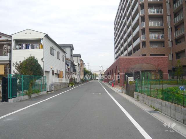 周辺の街並み（住宅と工場が混在しています。）