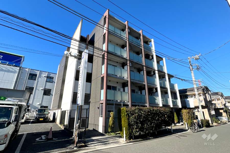 アクサス西高島平の外観（南東側から）