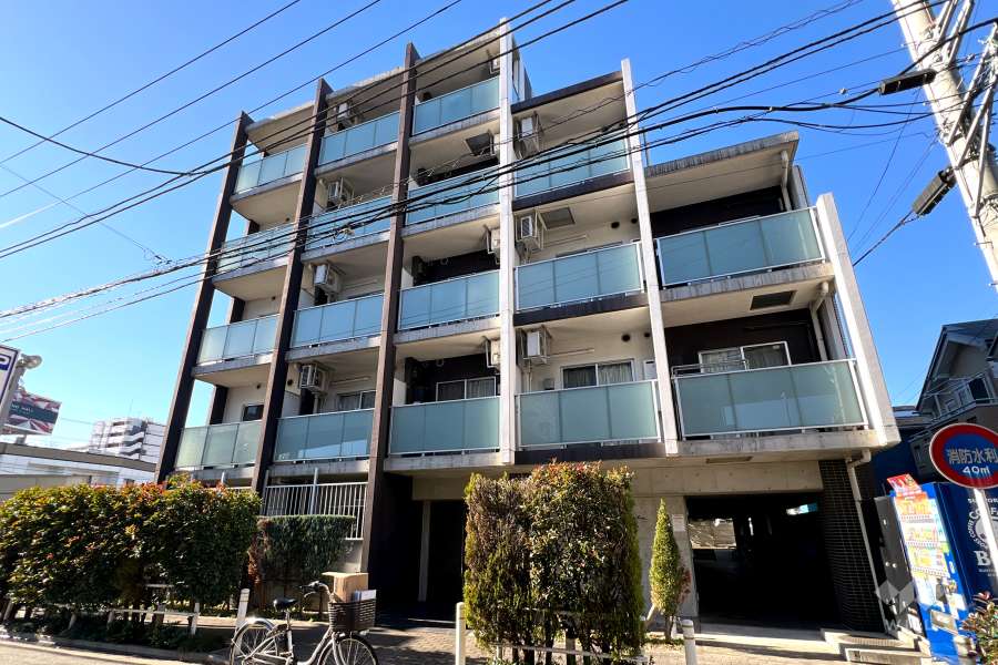 アクサス西高島平の外観（東側から）