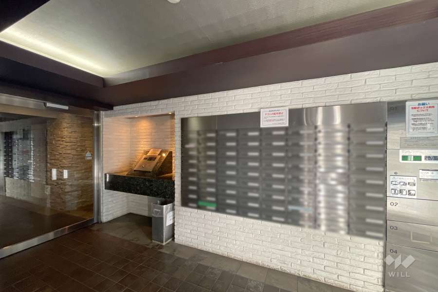 エントランスはオートロック付きです。