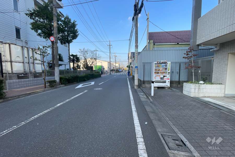 敷地西側の前面道路　