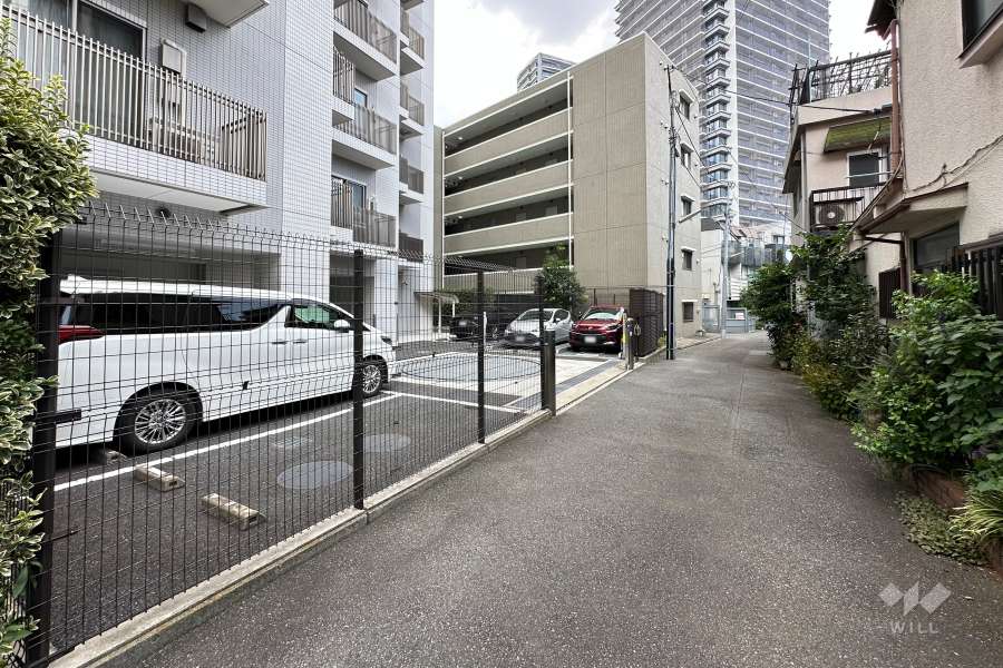 敷地南東側の前面道路