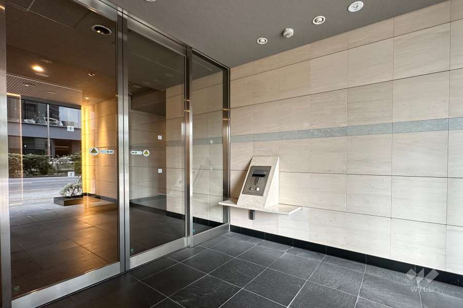 エントランスはオートロック付きです。