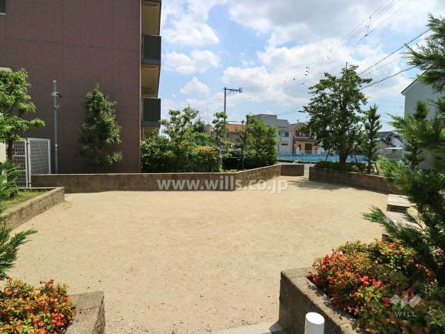 マンション北西側にある公園