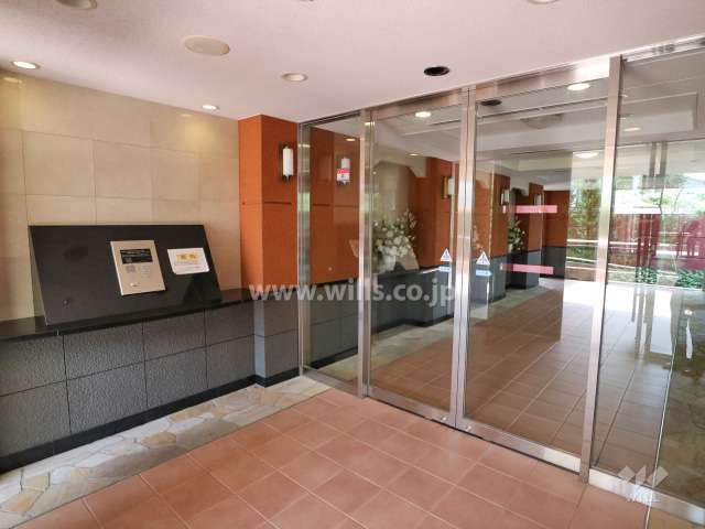 エントランスはオートロック付きです。