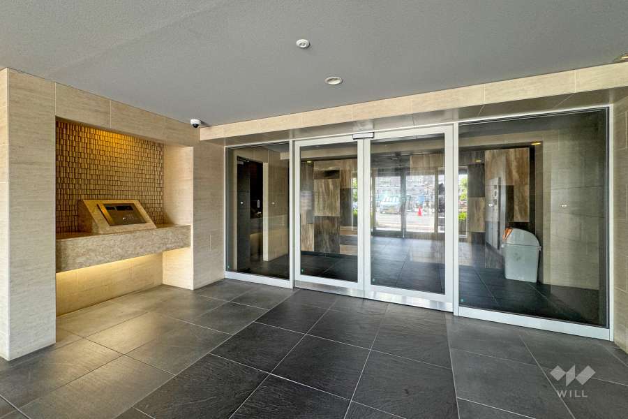 エントランスはオートロック付きです。　