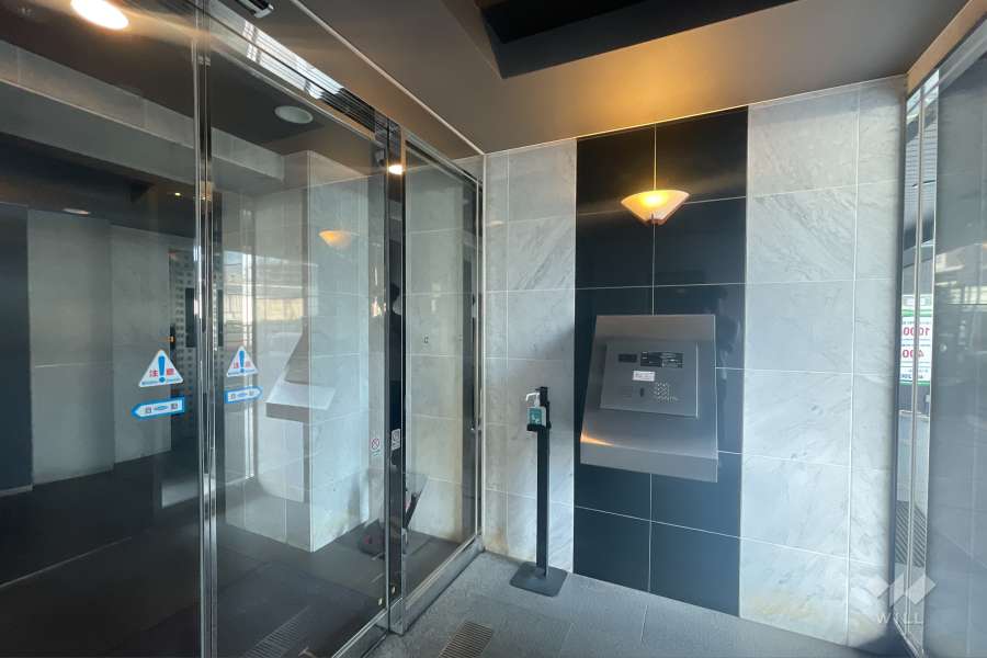 エントランスはオートロック付きです。