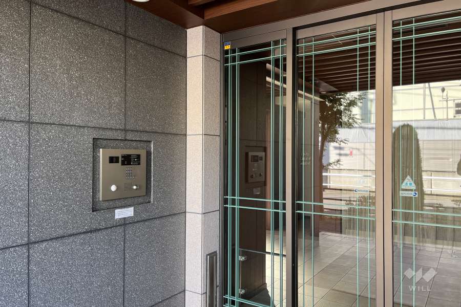 エントランスはオートロック付きです。