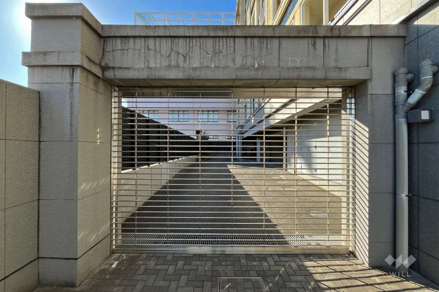 駐車場の出入り口（リングシャッター付き）