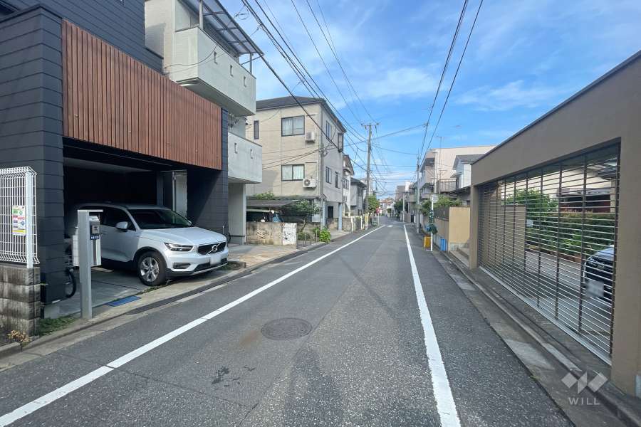 敷地北側の前面道路