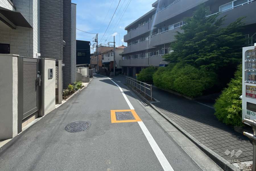 敷地北西側の前面道路