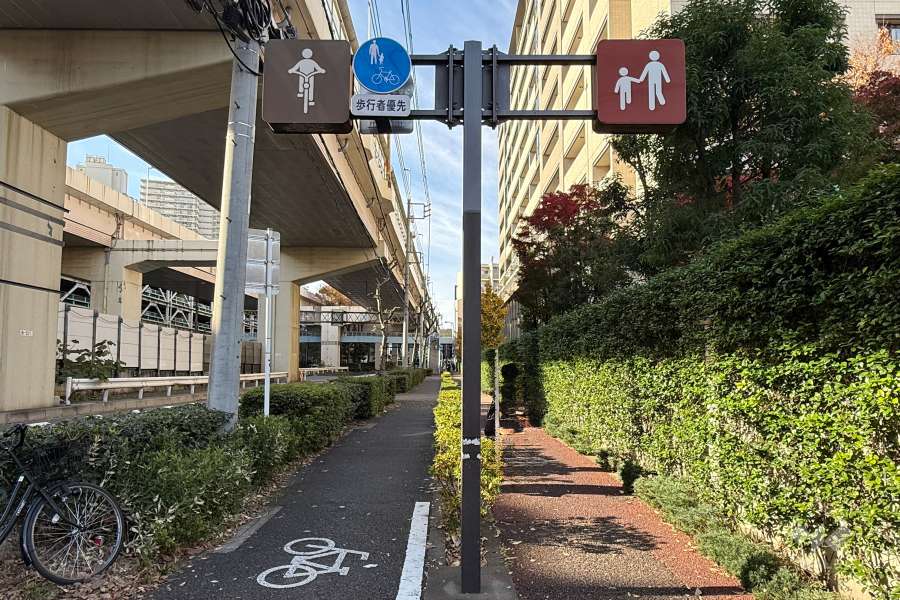 敷地南西側の前面道路