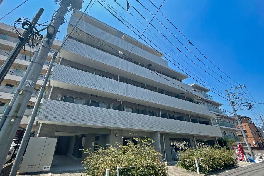 スカイコート板橋五番館の外観（東側から）