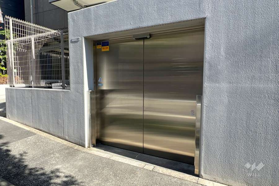 バイク置場入り口