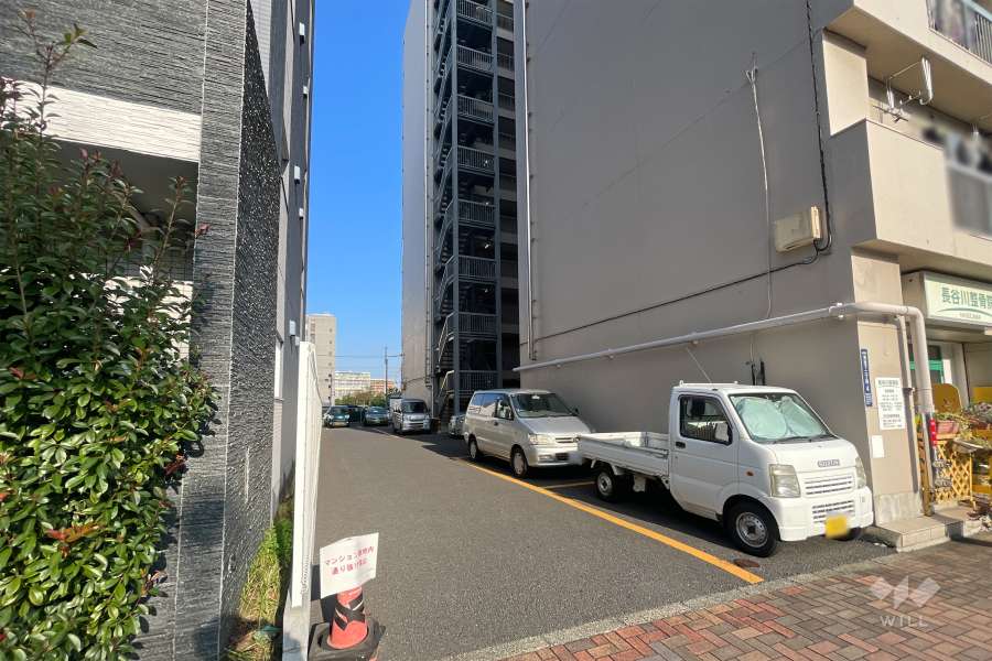 駐車場の出入り口　