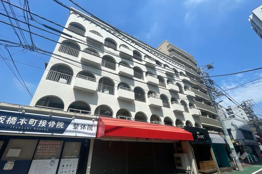 アルプスマンションの外観（南東側から）