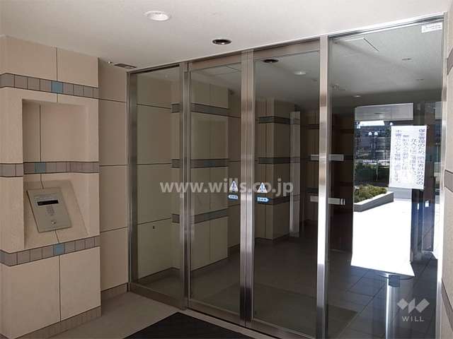 エントランスはオートロック付きです。