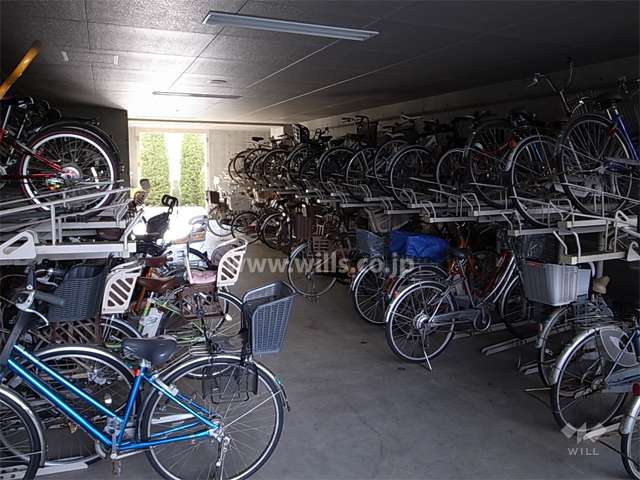 建物1階部分にある駐輪場