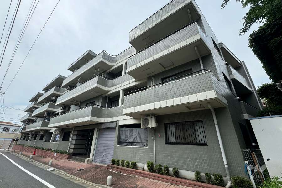 ヴェラハイツ徳丸の外観（南東側から）