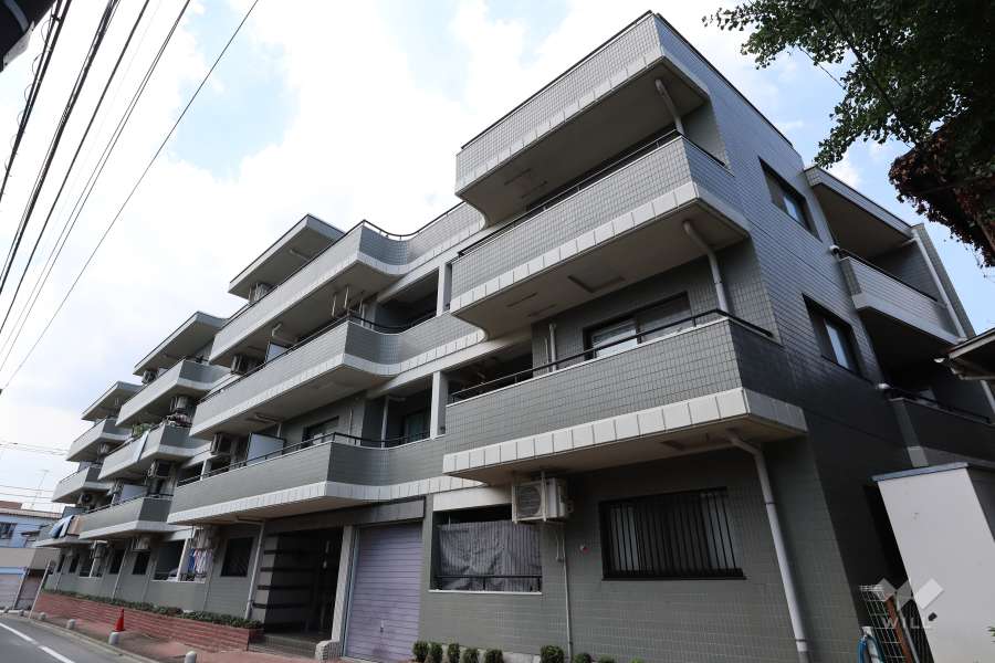 ヴェラハイツ徳丸の外観（南東側から）