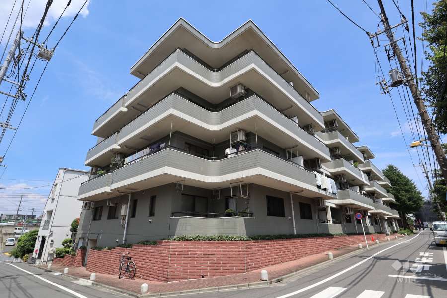 ヴェラハイツ徳丸の外観（南西側から）