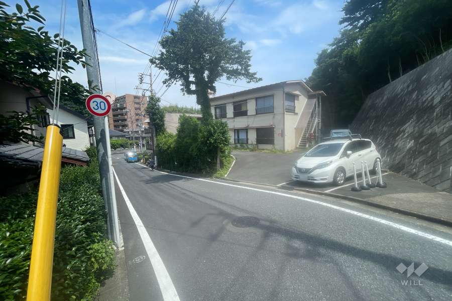 敷地西側の前面道路　