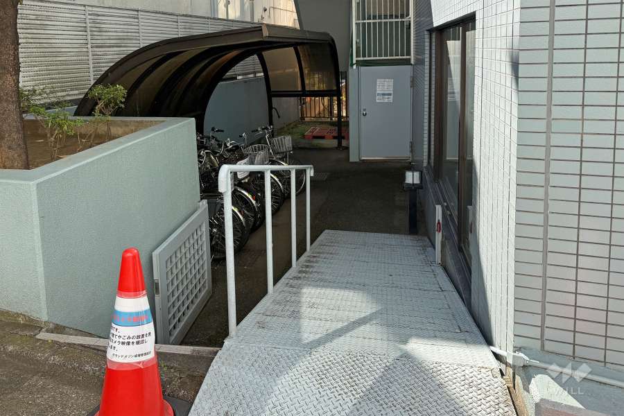 駐輪場（屋根あり）