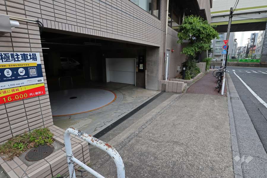 駐車場の出入り口