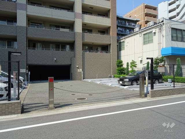 駐車場出入り口（ロボットゲート付き）