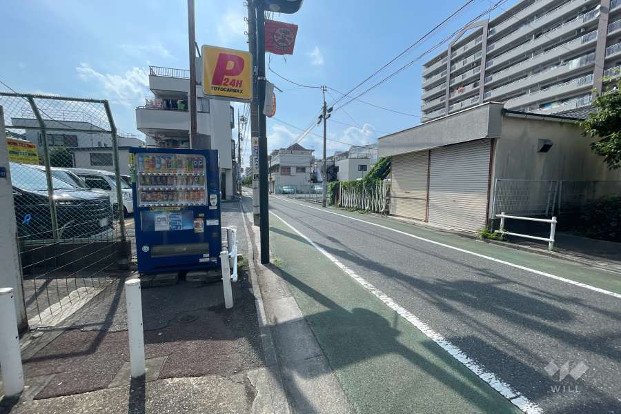 敷地北側の前面道路