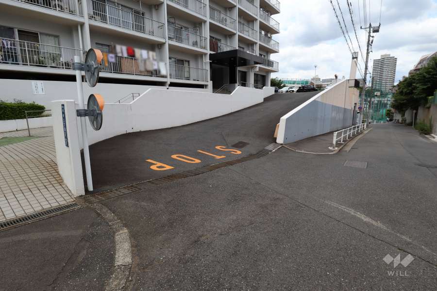 駐車場の出入り口