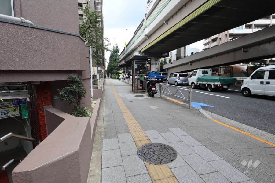 敷地東側の前面道路　