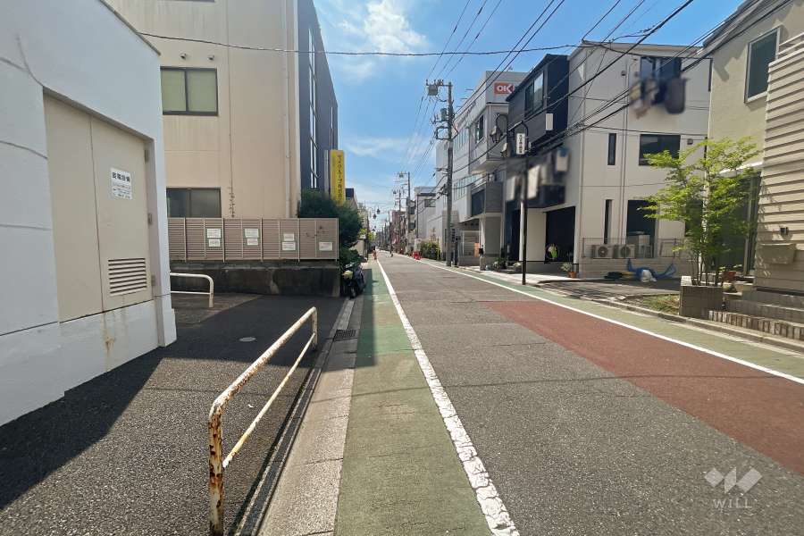 敷地北側の前面道路