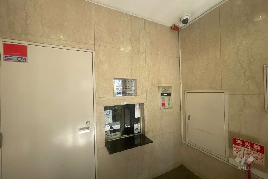 エントランスはオートロック付きです。