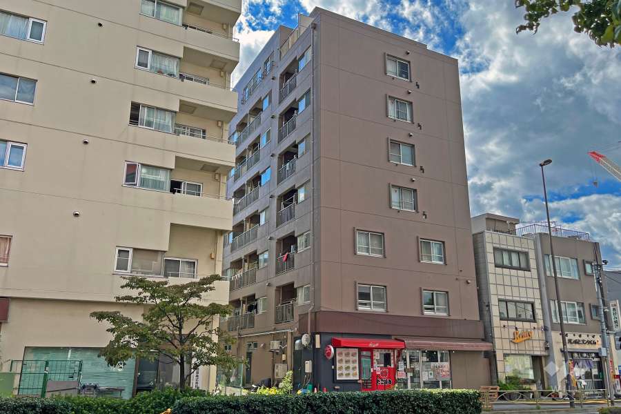 ライオンズマンション大山第2の外観（北東側から）