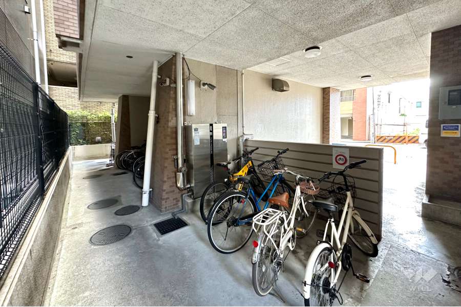 屋内に設けられた駐輪場