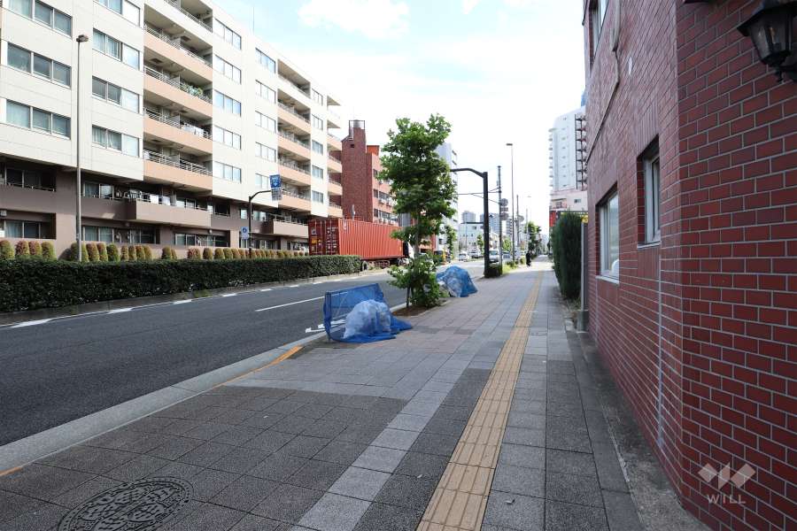 敷地の北東側前面道路（川越街道）