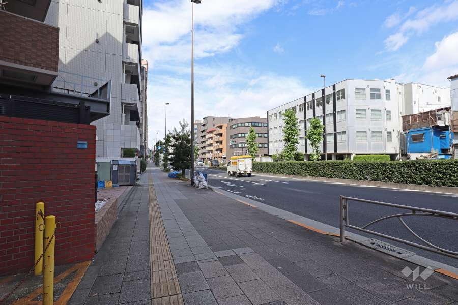 敷地の北東側前面道路（川越街道）