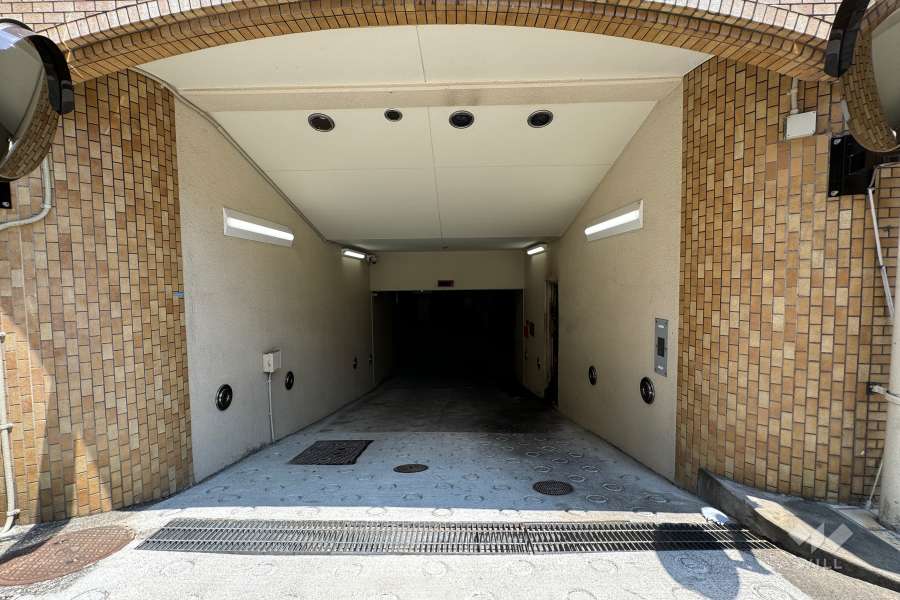 駐車場の出入り口