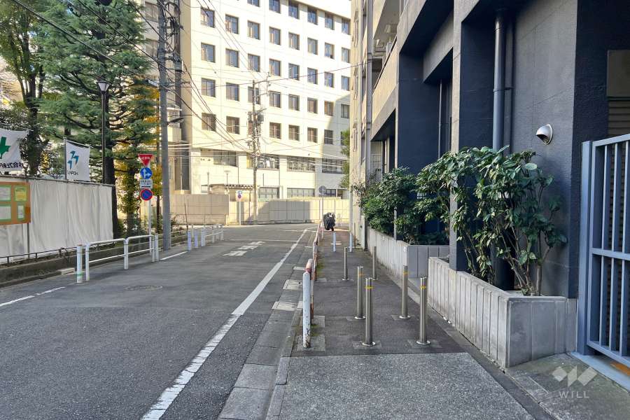 敷地北側の前面道路　