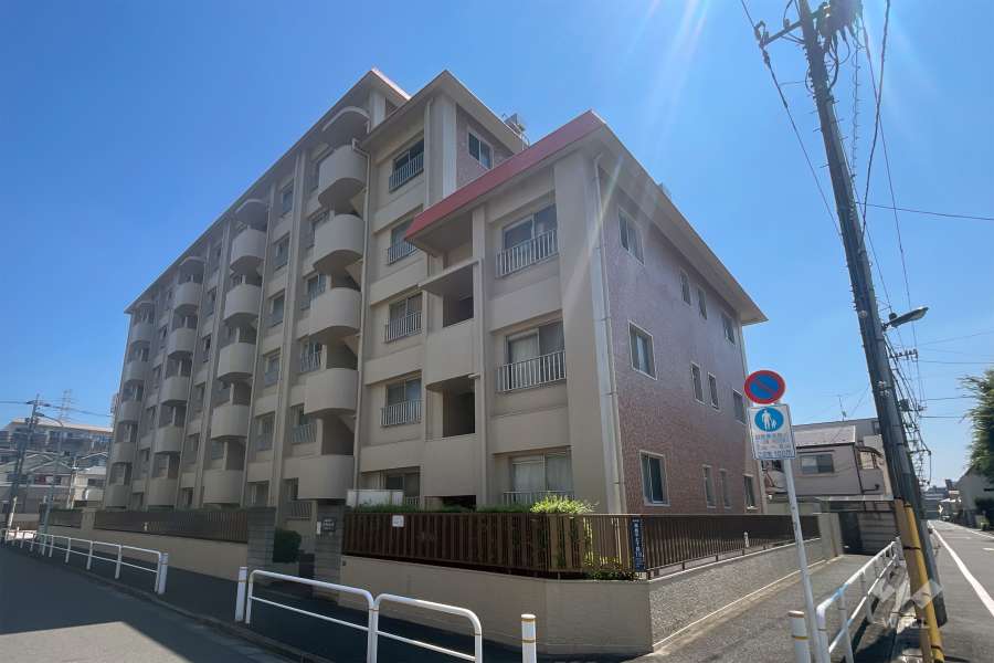 高島平第２ローヤルコーポの外観（南西側から）