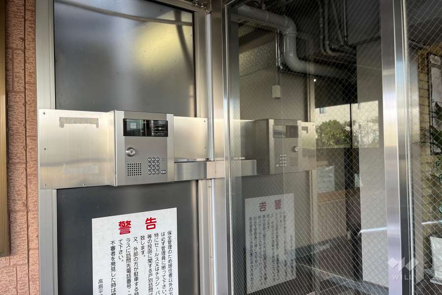 エントランスはオートロック付きです