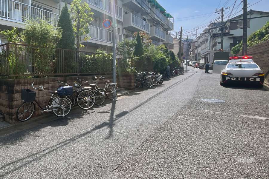 敷地の南側前面道路（西側から