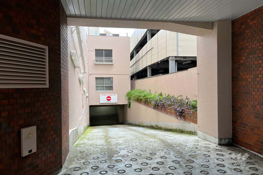 駐車場の出入り口