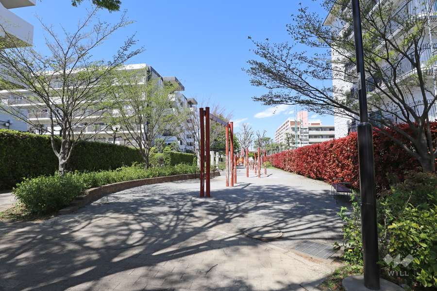 敷地に隣接する板橋区立坂下三丁目緑地