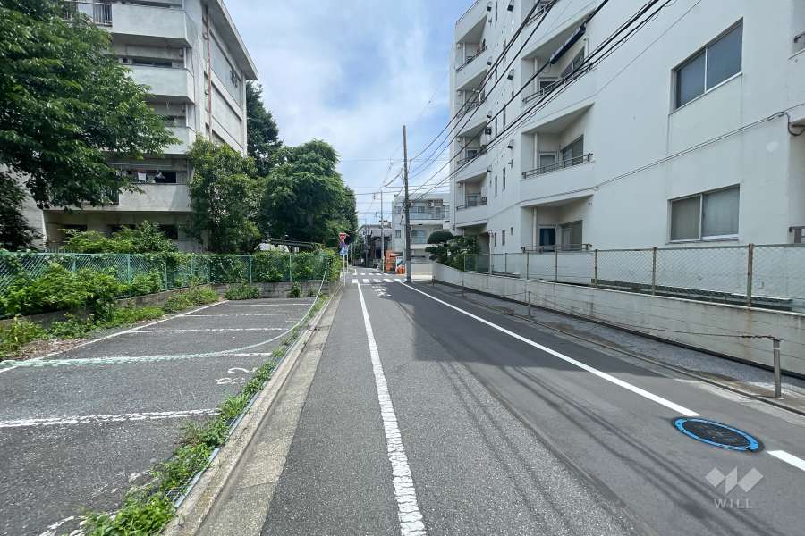 敷地西側の前面道路　