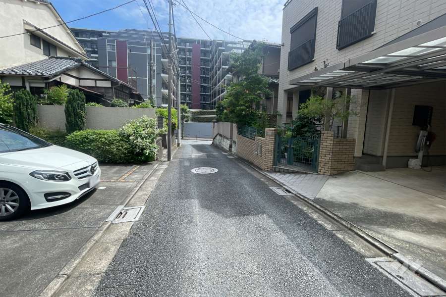 敷地南西側の前面道路　