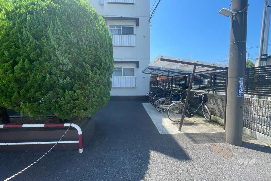 駐輪場（屋根付き）