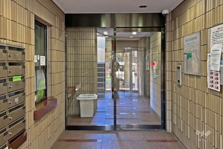 エントランスはオートロック付きです。