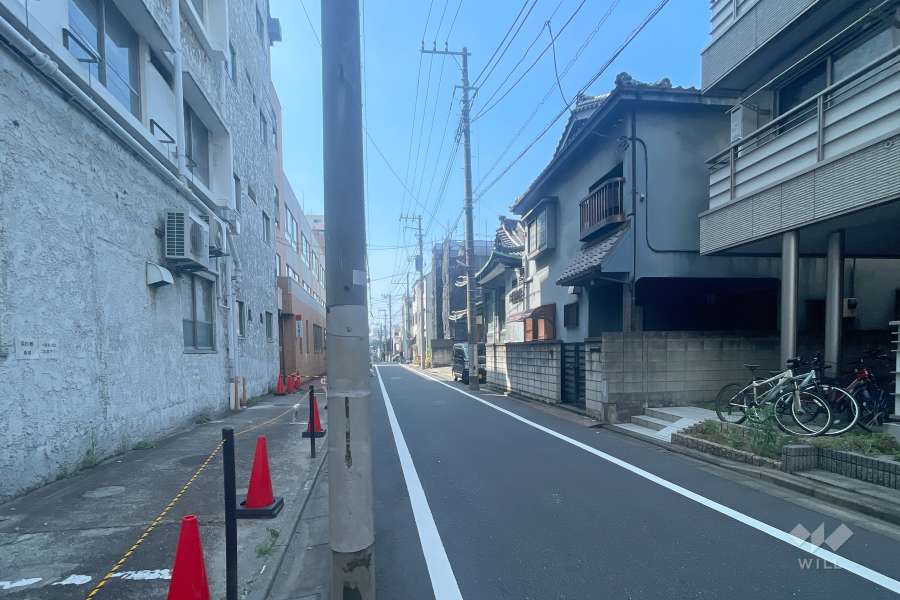 敷地東側の前面道路